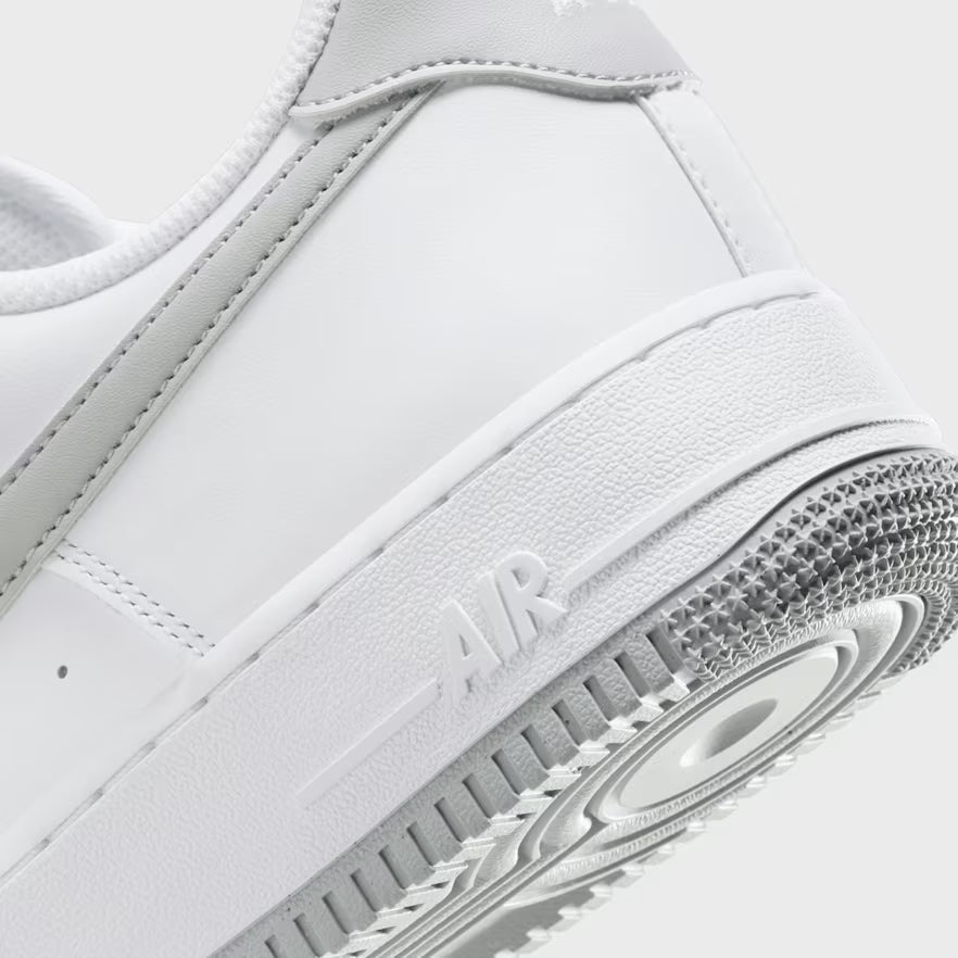 Nike Air Force 1 ’07 LV8  Herren Weiß