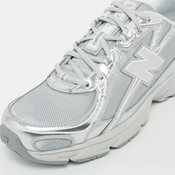 New Balance 740 Silber