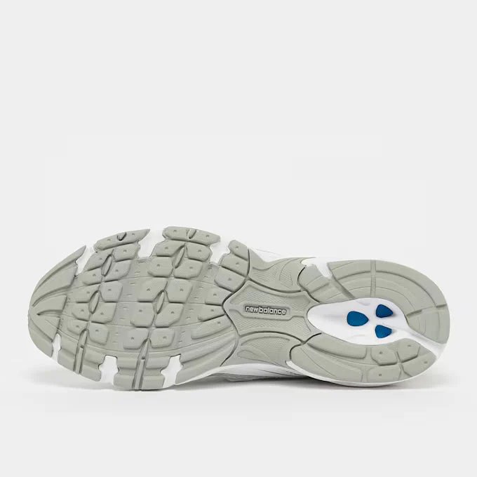 New Balance 740 Weiß/Silber