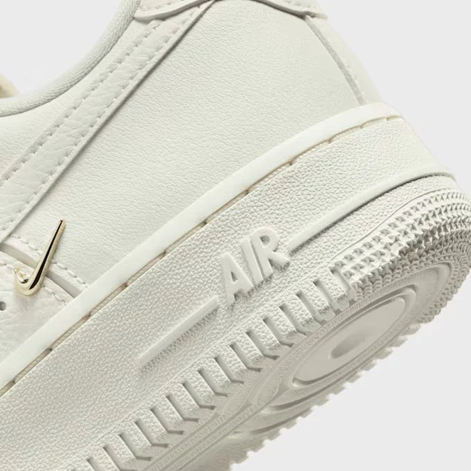 Nike Air Force 1 ’07 LX Damen Beige